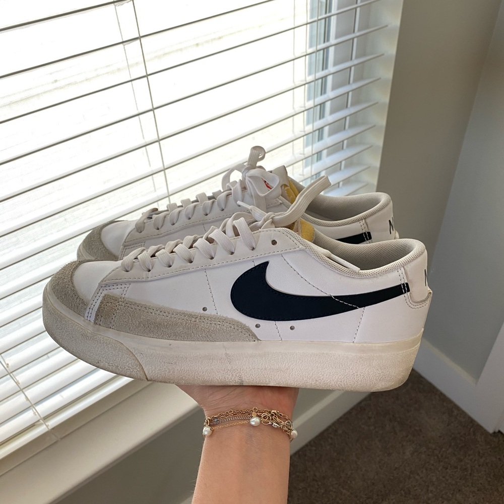 Nike Women's White and Black Sneakers